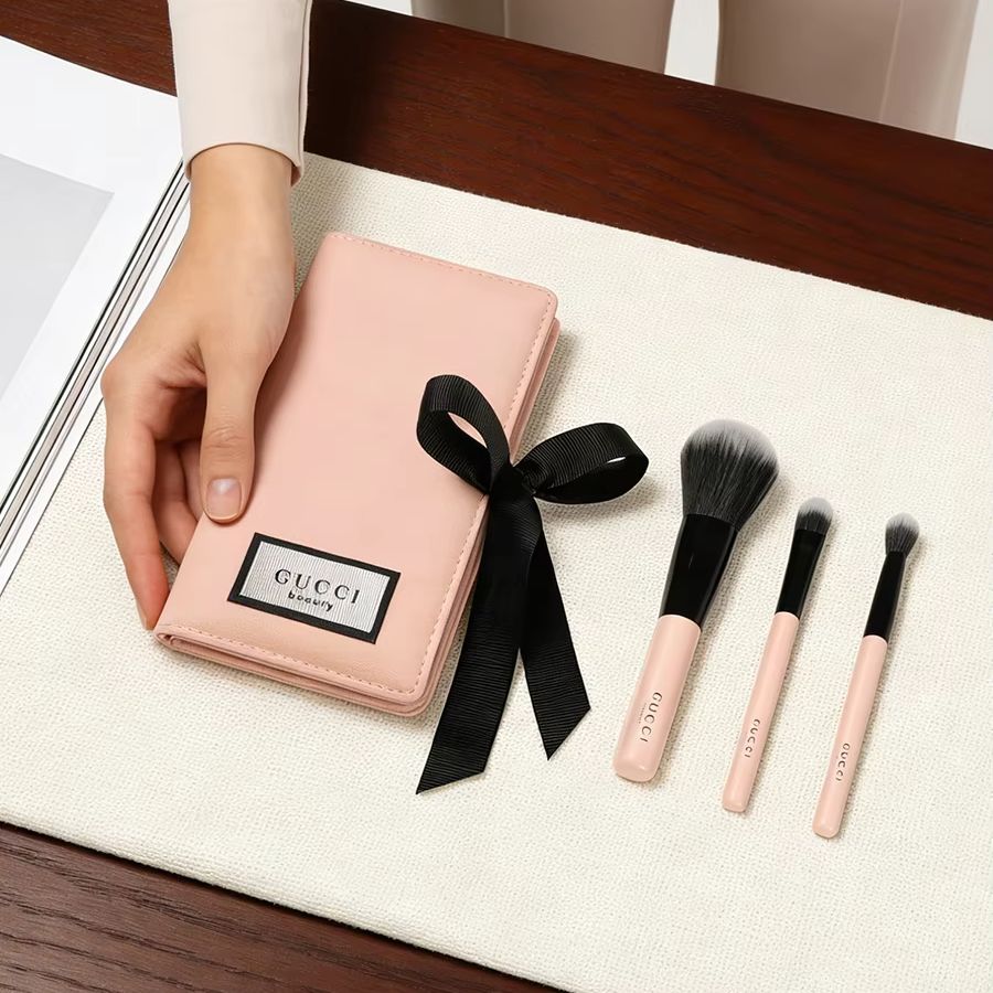GUCCIs bag Makeup Brush Set Pi - Luxury Skincare Set 评论和价格